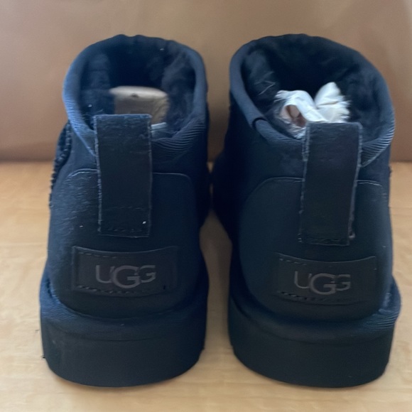 Ugg Women’s Classic Ultra Mini Boot - Picture 2 of 5
